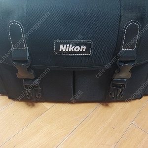 니콘 카메라 가방 판매합니다. 2만원에 택배비 포함입니다. 작은 캠코더 수납 가능