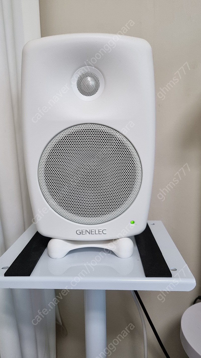 Genelec 8030c 화이트 1조 풀박 판매합니다.