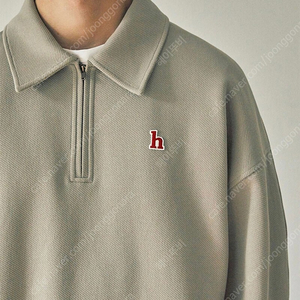 헤지스 HIS h로고 하프집업 티셔츠
