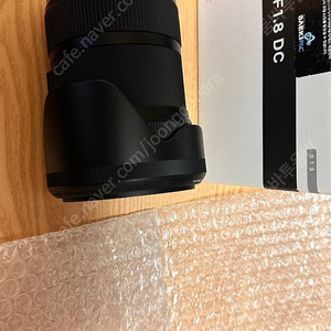 캐논200d2(화이트) 시그마 a f1.8 18-35 렌즈 (블랙) 판매