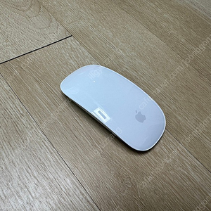 애플 매직 마우스 2 화이트 3만원에 팝니다.