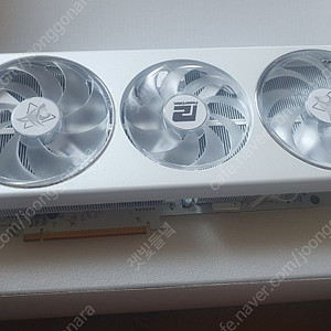 PowerColor 라데온 RX 7800 XT Hellhound Spectral White 화이트 D6 16GB 팝니다~~~~~~~~~~~~~~~~~~~~~