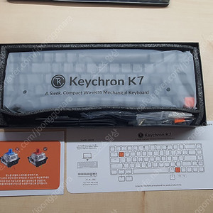 [판매] 기계식 무선 키보드 키크론 K7 RGB 갈축 핫스왑 단순개봉 미사용 9만원