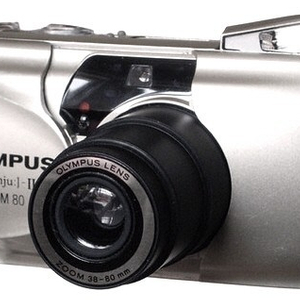 미국에서 Olympus Stylus Epic ZOOM 80 으로 알려진 이 카메라 는 매우 성공적인 mju / Stylus / Epic 시리즈 의 35mm 컴팩트 카메라