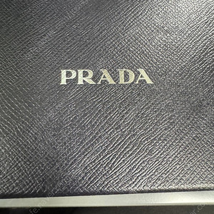 프라다 남성 사피아노 로고 블랙 반지갑 새상품 팜