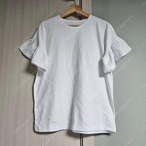 [새제품] 원단좋은 루즈핏 프릴 티셔츠