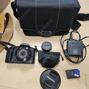 삼성 NX11, 단렌즈(30mm), 번들렌즈(18-55), 베터리2개, SD32기가 포함