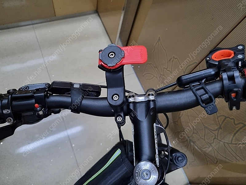 자전거 스템 고정 폰 홀더 거치대 이미지
