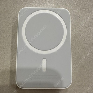 애플 정품 맥세이프 보조배터리 충전기1460mAh 팝니다 ( 케이스티파이 보조밧데리 케이스2개 포함)