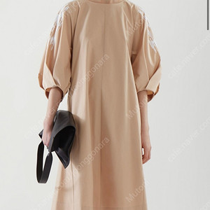 코스 엠브로이더리 퍼프 슬리브 드레스