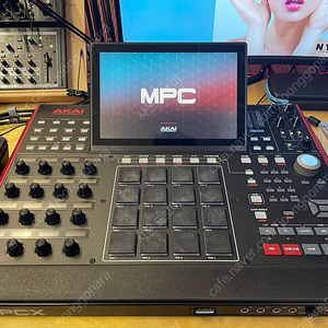 AKAI MPC X 팝니다. (박스풀)