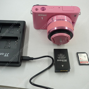 니콘 미러리스 J1J + 10-30mm, VR 핑크 색 팝니다,