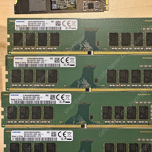 삼성 DDR4 2666 8기가 4개 있습니다.
