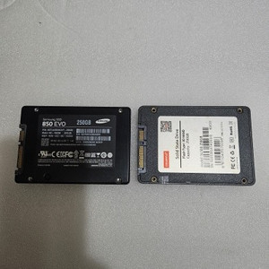 SSD 하드 250기가 2개 입니다