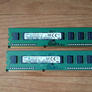 삼성 메모리 램 1Rx8 PC3-12800U 4기가 2개