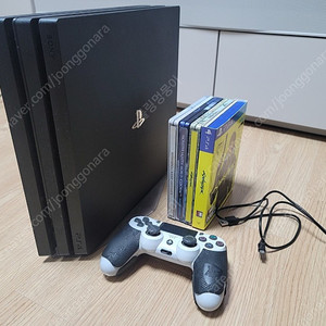 PS4 Pro(CUH-7117B)+게임2 팝니다