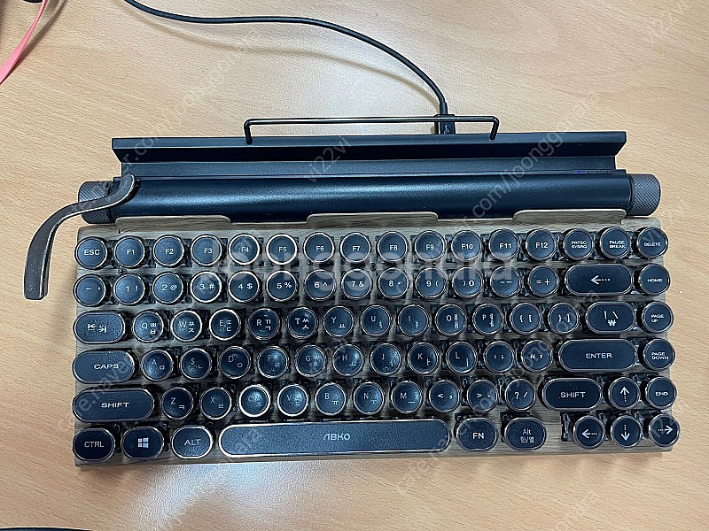 앱코 TW1867K 키보드 판매합니다.--0