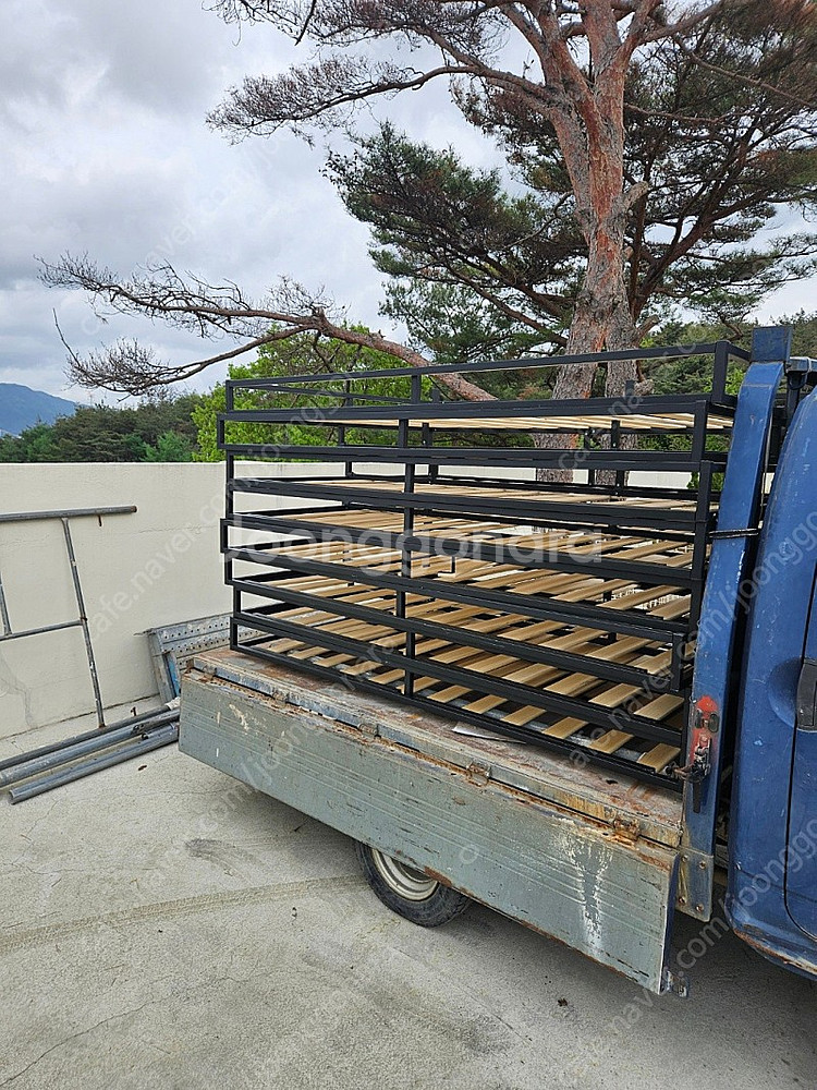 철제 침대 프레임 팝니다--1