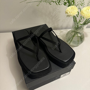 르917 샌들 V Line Leather Sandal - Black 37(240) 얼바닉30