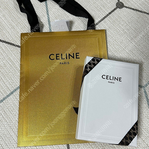 셀린느 트리옹프 카드지갑 새제품 판매 (10I582CPJ.04LU)