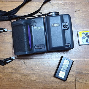 니콘 쿨픽스 995 디지털 카메라 판매합니다.