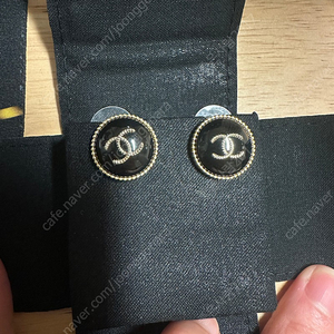 (정품) 샤넬 동그리 레진 귀걸이 판매합니다(a95896)