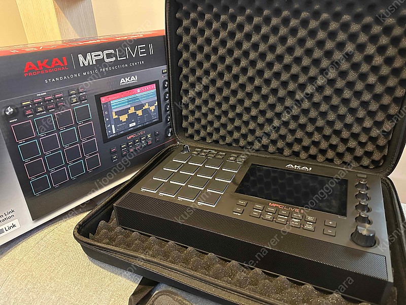 AKAI MPC LIVE 2 (풀박스) +UDG CASE 팝니다.