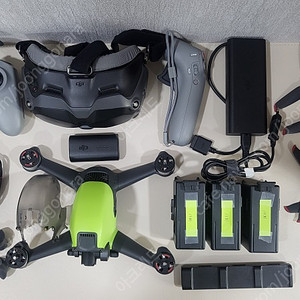 DJI FPV 콤보 + 플라이모어 + 모션컨트롤러 팝니다. (가격 낮춤)