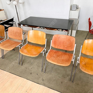 Original Giancarlo Piretti for Castelli DSC106 Chairs, Italy, 1970s 쟌카를로 피레티 카스텔리 스태킹 체어 빈티지가구 의자