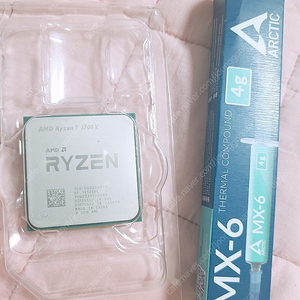 Ryzen7 3700x(라이젠7 3700x) 팝니다 + 신형 서멀구리스(MX-6) 포함