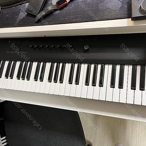 Komplete Kontrol A61 미디 키보드 (박스있음) 판매합니다 / 상태 좋음 / 가격 내림