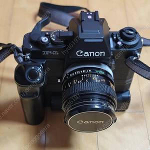 캐논 플래그쉽 필름카메라 New F-1과 모터드라이브 입니다.