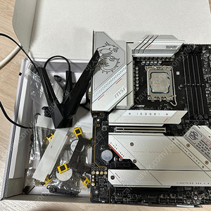 13900k + msi z790 edge wifi 메인보드 팝니다