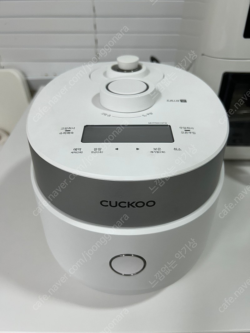 CUCKOO CRP-MHTR0310FW 밥솥 판매합니다.