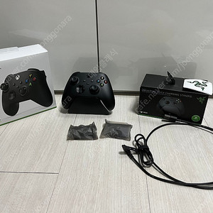 엑스박스 컨트롤러 4세대 & 레이져 Razer 충전독