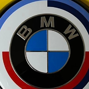 bmw 50주년 엠블럼