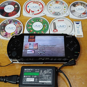 PSP 1005 (본체, 메모리스틱1G, 정품 충전기, UMD7매)