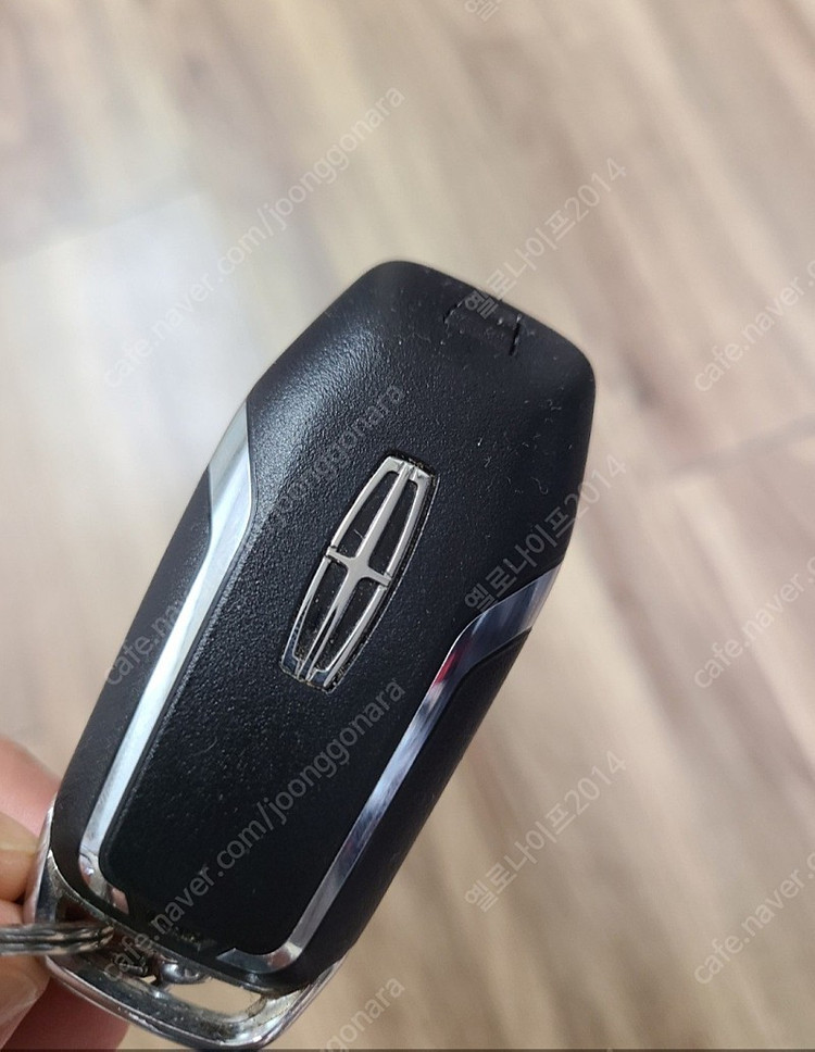 링컨 mkx 17년식 스마트키 & 러기지스크린 판매합니다--1