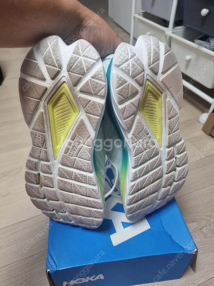 호카 마하5 와이드 260 런닝화 팝니다--5