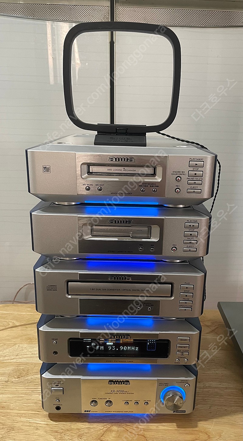 AIWA 아이와 5단 미니 컴퍼넌트 태입녹음 CD 튜너 AUX 4가지 기능정상 세련된 디자인 160w 스피커 한조 포함