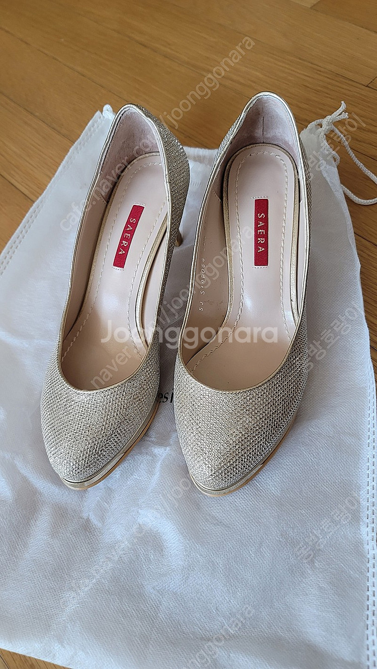 세라 소가죽 반짝반짝 펄 구두 굽5cm 사이즈240--0
