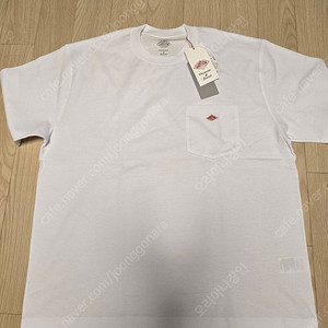 [단톤] 스몰 로고 포켓 반팔 티셔츠 화이트 XL사이즈 팝니다.