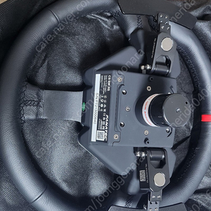 파나텍 클럽스포츠 RS 스티어링 휠 + QR2 퀵릴리즈 판매합니다.