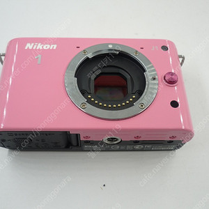 니콘 미러리스 J1 +렌즈10-30mm,/ 핑크색 외관상기스 없음 팝니다,