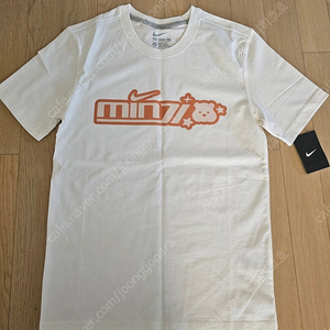 가격조정)뉴진스*나이키 콜라보(싱가포르) 민지 티셔츠 xs