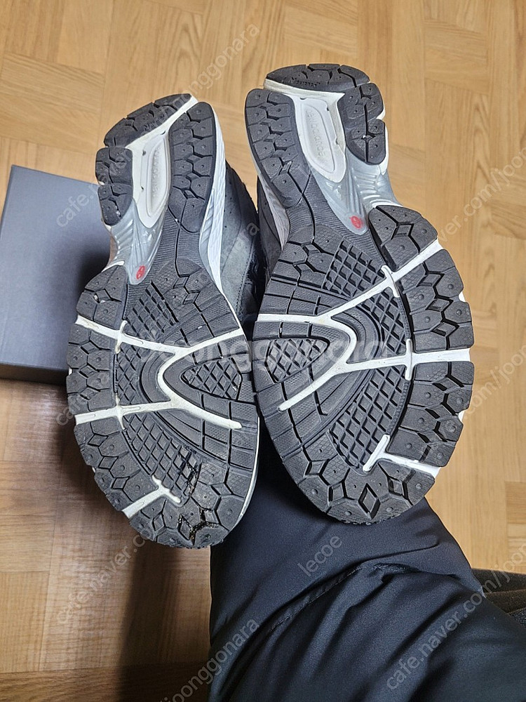 뉴발란스 2002rb 270사이즈--3