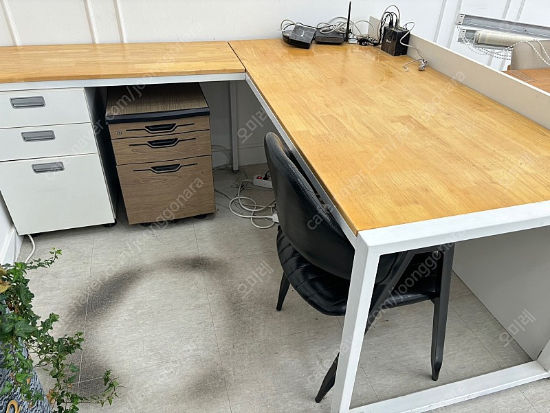 사무실 ㄱ자 책상 2개, 6인용 우드 테이블