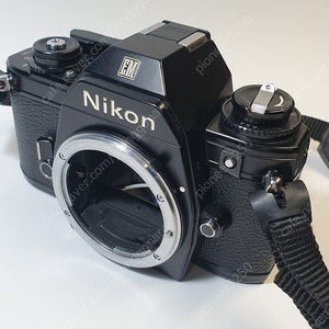 니콘 EM 필름카메라+ 렌즈