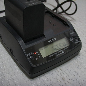 ..SONY AC-VQ1050 2구 충전기