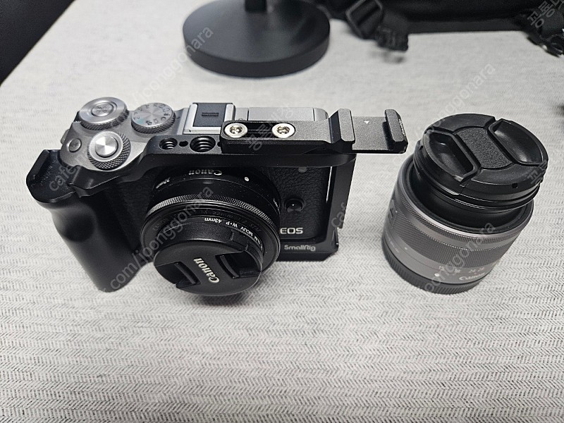 [급매] 캐논 M6 MK2 + 22mm단렌즈+기본렌즈 + 가방+ 정품삼각대+ 케이지 등 각종 악세서리 (거의 새것)